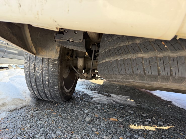 2011-cadillac-escalade-image-8