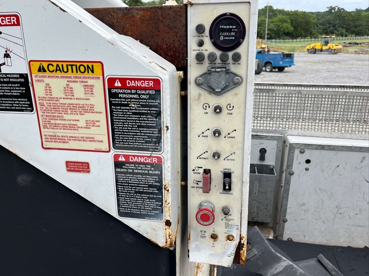 2005-gmc-c8-cable-placer-truck-image-46