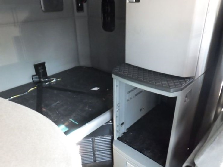 2020-kenworth-t680-image-4