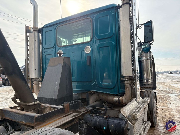 2021-western-star-4900ex-image-94