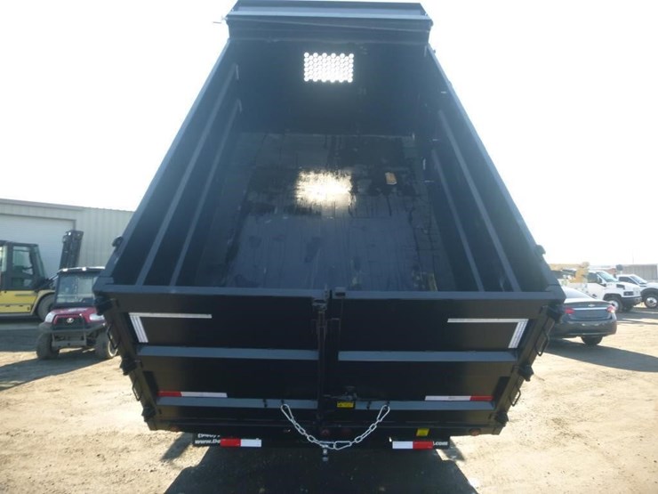 2018-isuzu-nqr-image-11