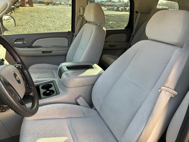 2008-chevrolet-tahoe-image-13