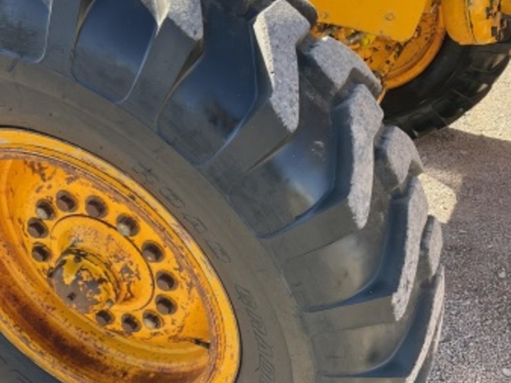 1981-deere-670a-image-11