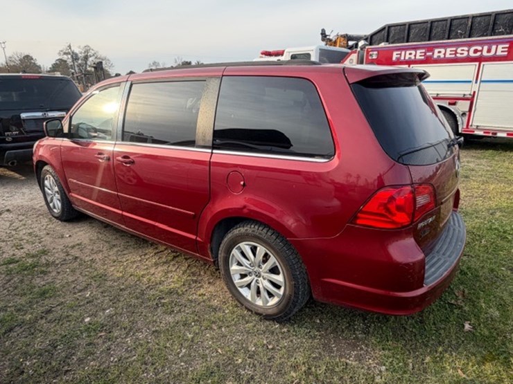 #31679-•-2012-vw-routan-image-4