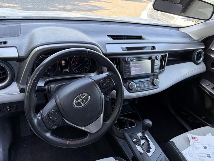 2018-toyota-rav4-image-11