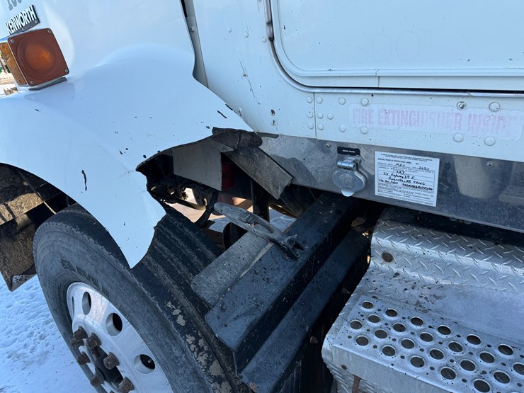 2010-kenworth-t800-image-16