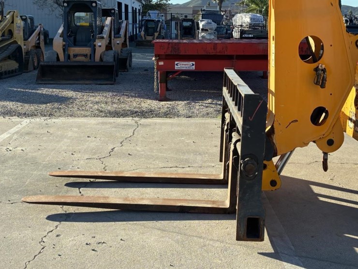 2019-jcb-512-56-image-5