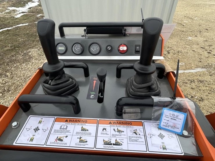 mini-skid-steer-loader-hrc700-image-5