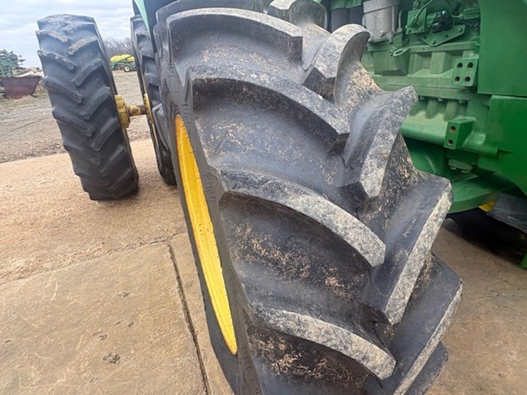 john-deere-8320r-image-9