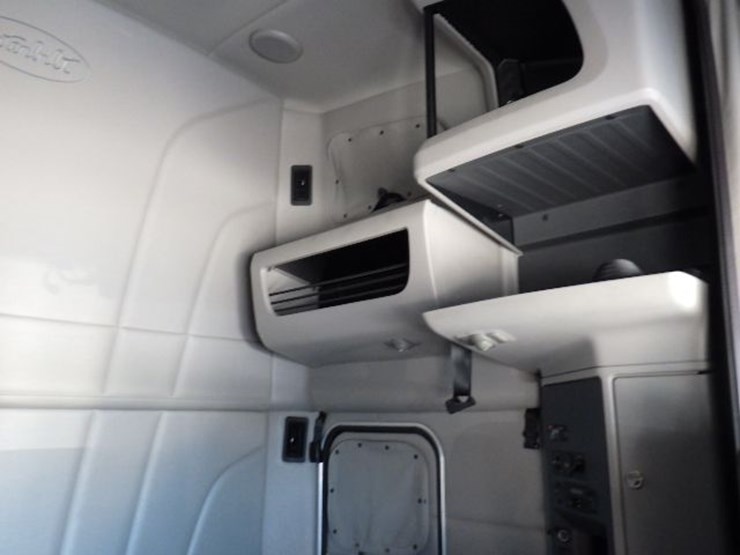 2021-peterbilt-579-image-7