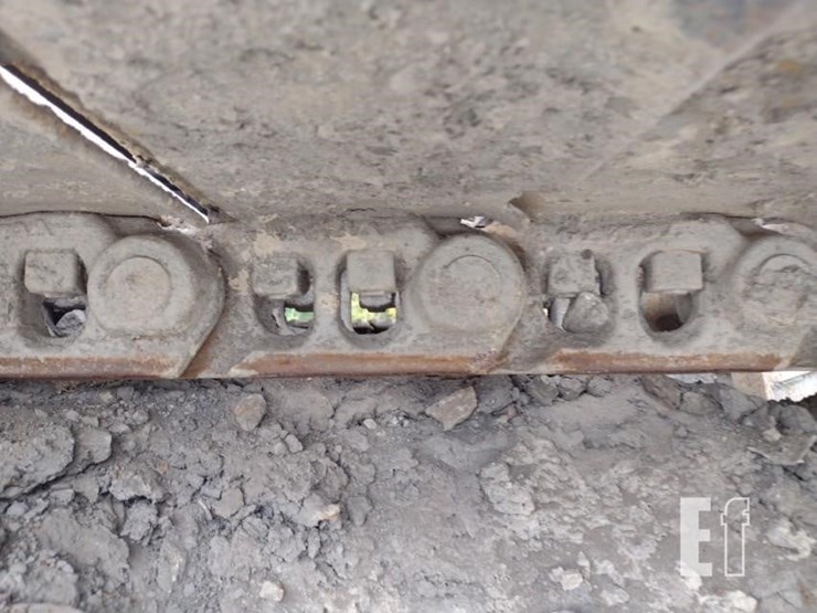 2015-volvo-ec220e-lr-image-32