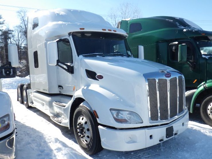 2021-peterbilt-579-image-4