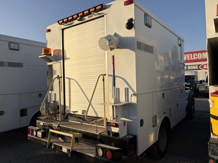 2011-ford-f550-image-3