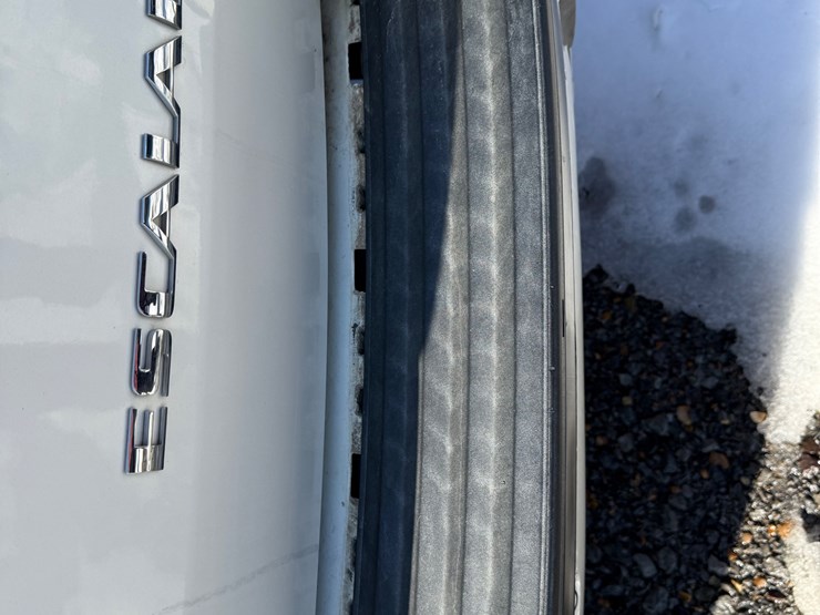 2011-cadillac-escalade-image-11