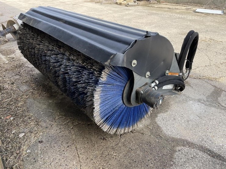 bobcat-72"-universal-attach-h-broom-image-1