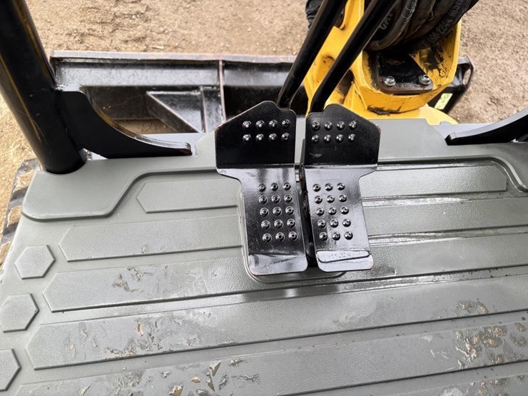 2018-caterpillar-303-image-38