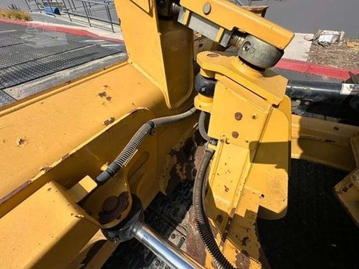 2015-caterpillar-d3k2-lgp-image-15