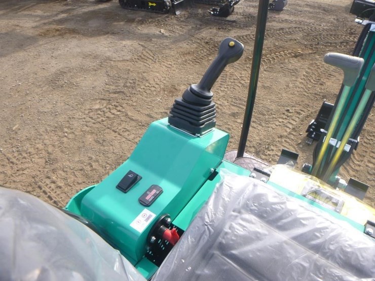 2025-agt-h15r-hydraulic-excavator-image-22