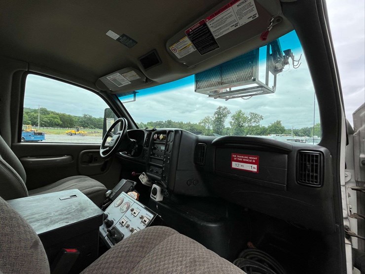 2005-gmc-c8-cable-placer-truck-image-73