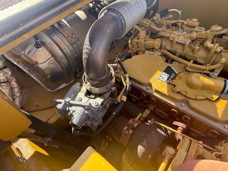 2020-caterpillar-320-image-33