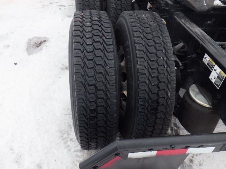 2020-peterbilt-579-image-17