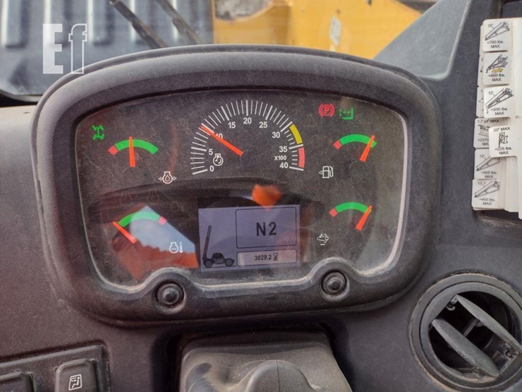 2019-caterpillar-tl1055d-image-7