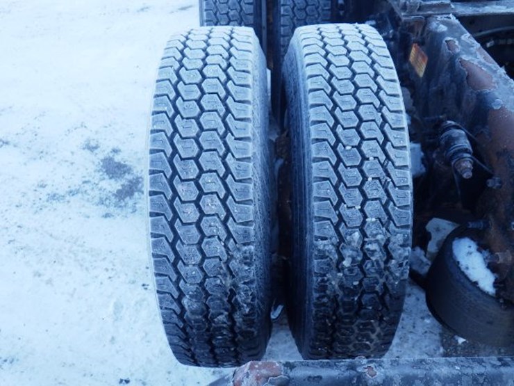 2018-freightliner-cascadia-126-image-12