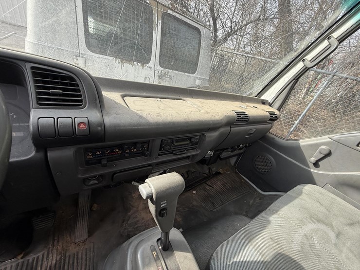 2000-isuzu-npr-image-10