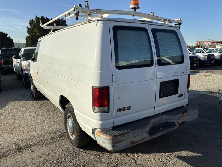 2001-ford-e250-image-4