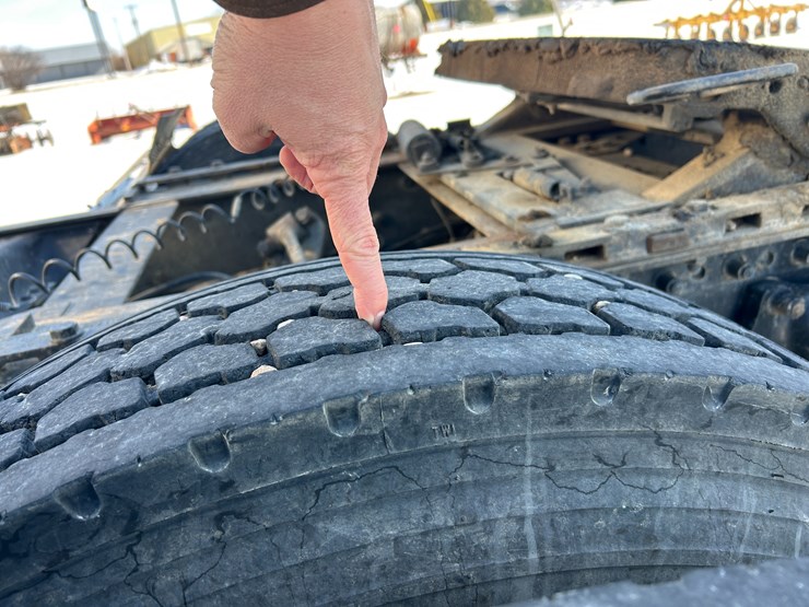 1996-freightliner-fld120-image-43