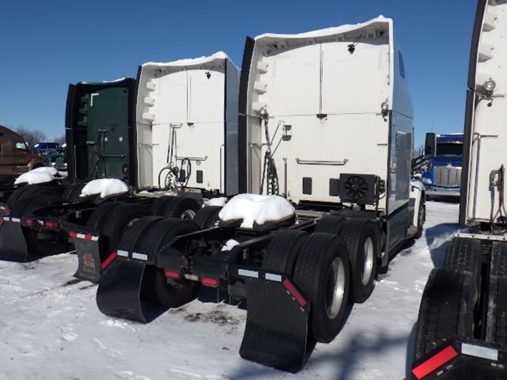 2021-peterbilt-579-image-14