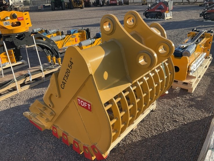 2025-caterpillar-320-image-3