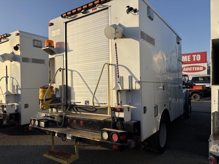 2011-ford-f550-image-3