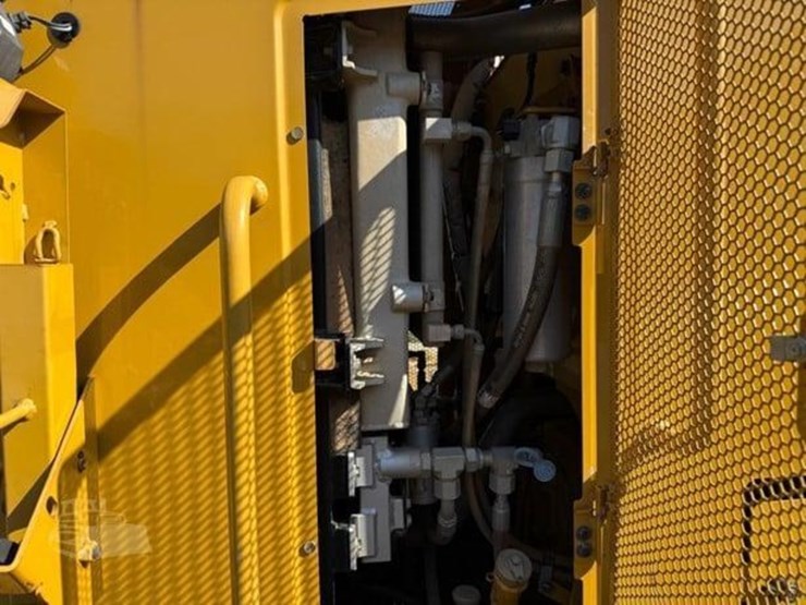 2023-caterpillar-140gc-image-18