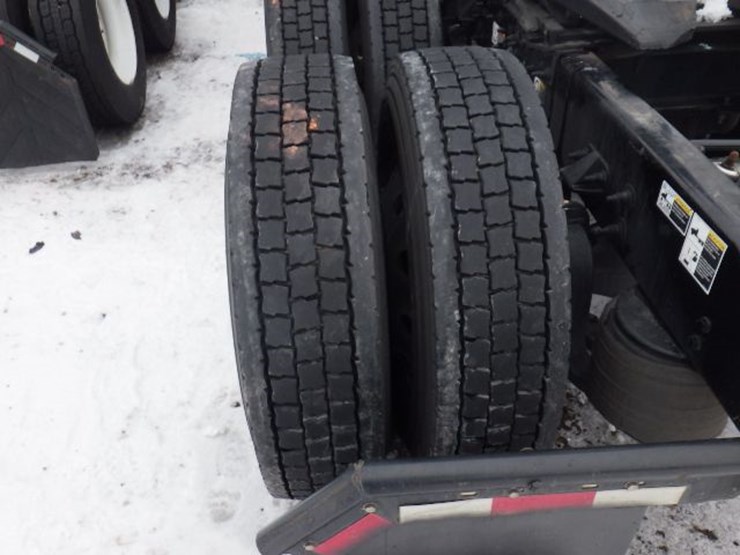 2021-peterbilt-579-image-15