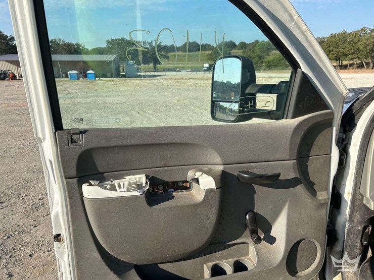 2013-chevrolet-silverado-3500hd-image-12