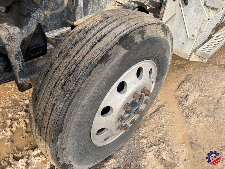 2021-western-star-4900ex-image-42