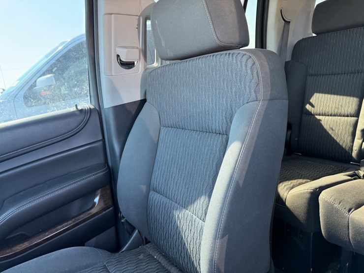 2015-chevrolet-tahoe-image-32