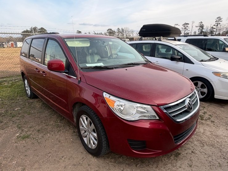 #31679-•-2012-vw-routan-image-2