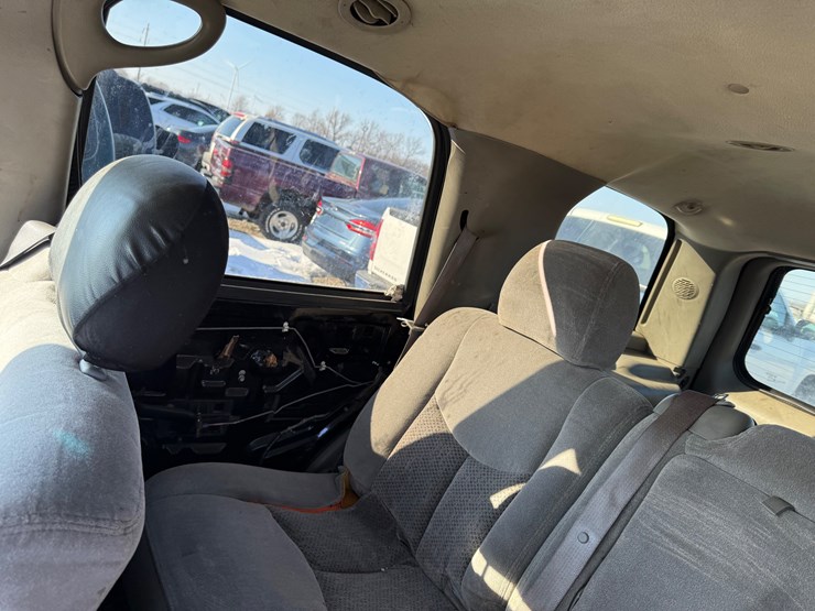 2004-chevrolet-tahoe-image-31