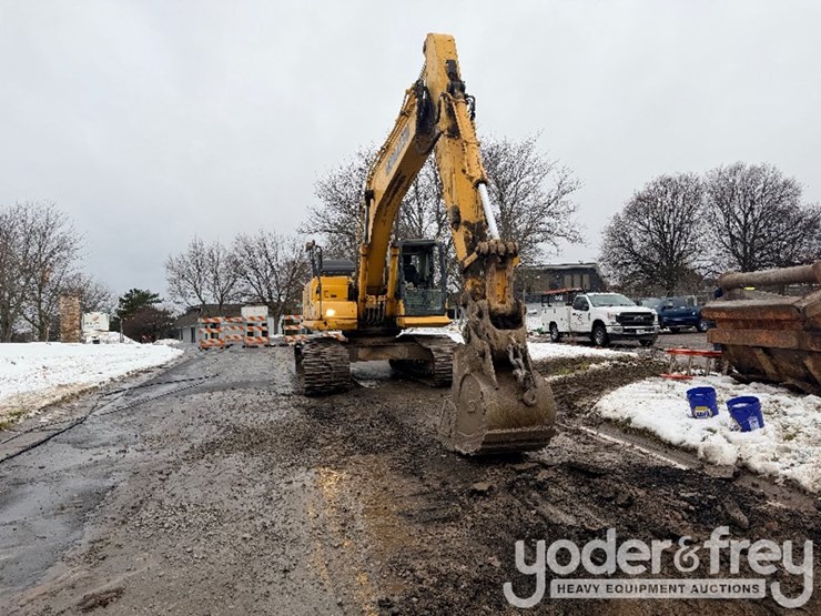 2016-komatsu-pc210-lc-11-image-8