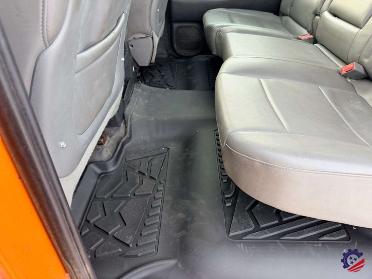 2015-chevrolet-silverado-3500hd-image-26