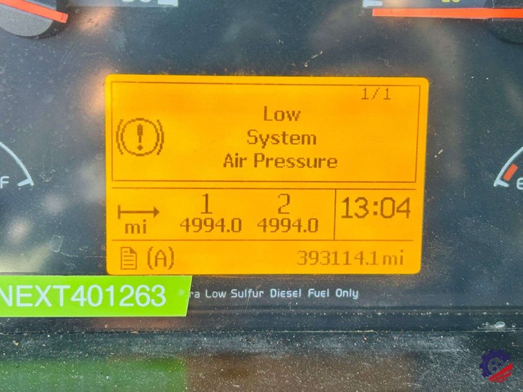 2011-volvo-truck-vhd-tri-axle-dump-truck-image-89