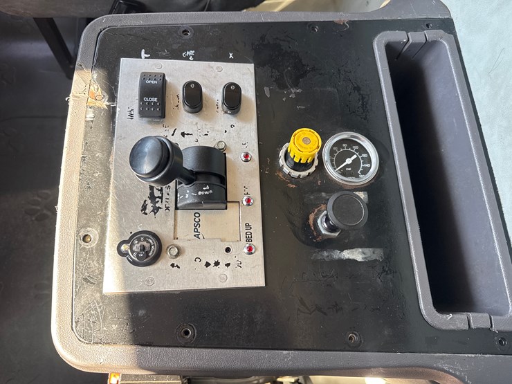 #32642-•-2018-mack-gu713-tri-axle-dump-image-19