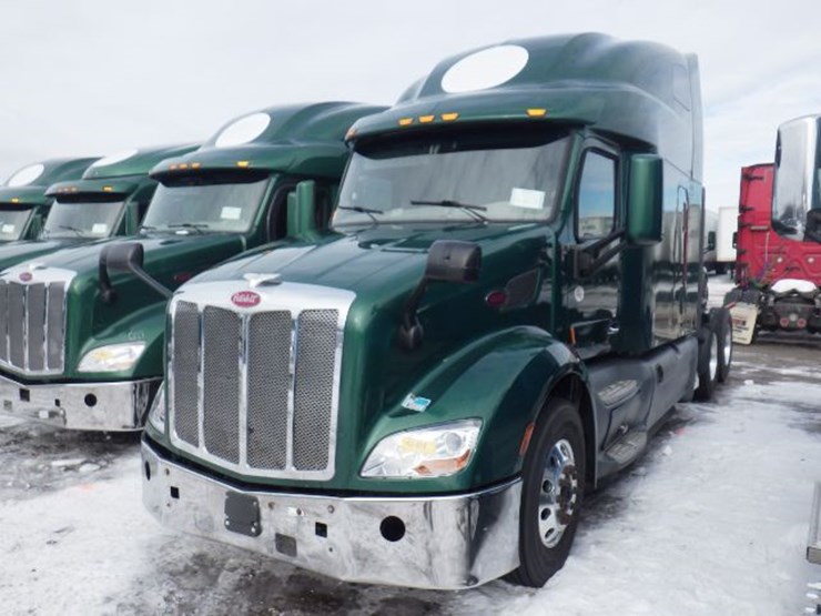 2019-peterbilt-579-image-1