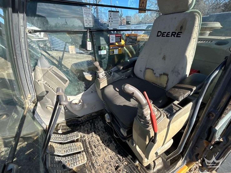 2013-deere-210g-image-12