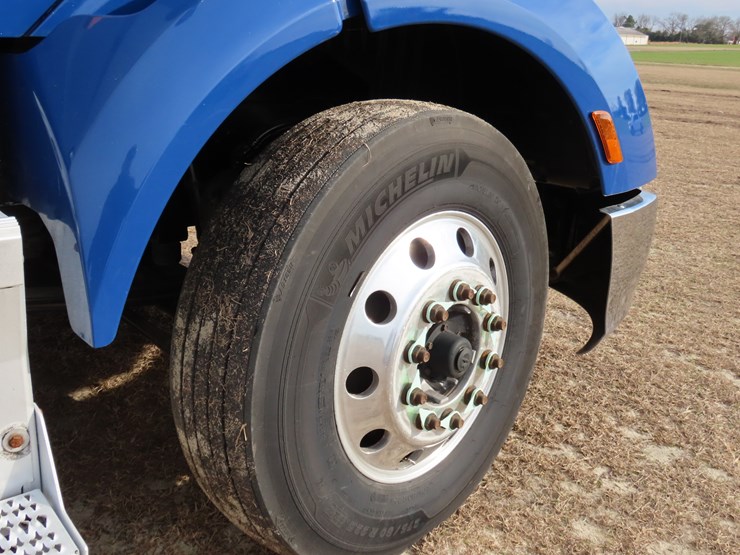 2017-peterbilt-579-image-3