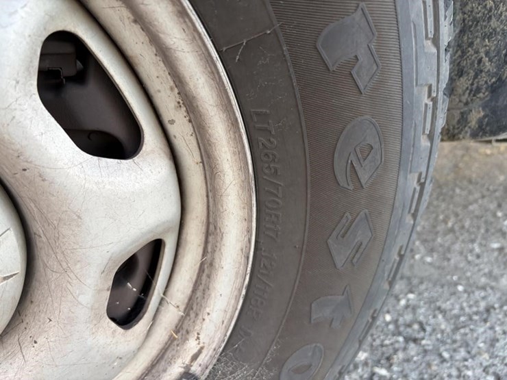 2013-ford-f150-xl-image-30