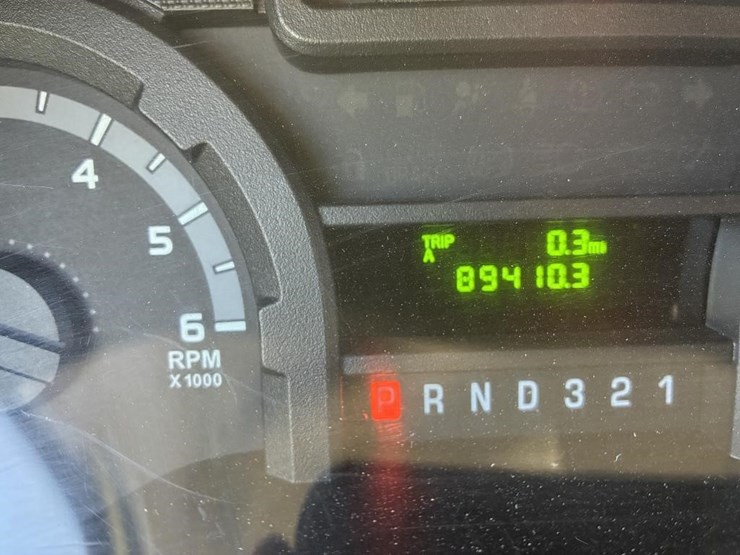 2010-ford-e350-image-16