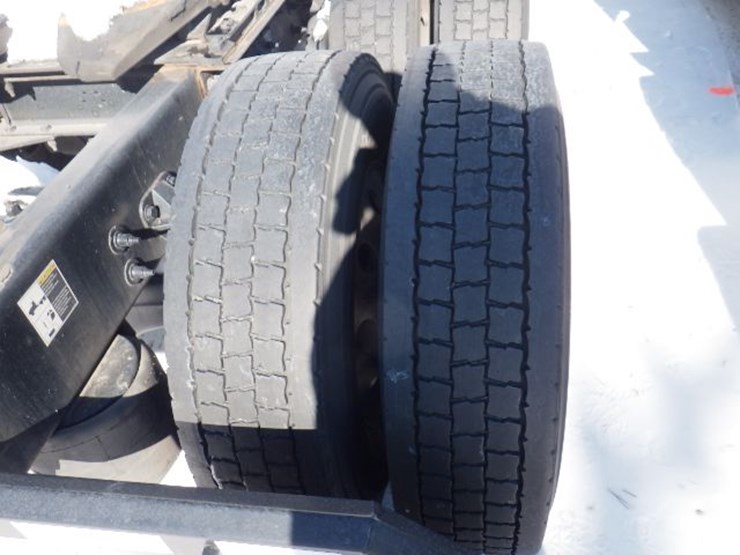 2021-peterbilt-579-image-13